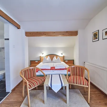Holiday Home Viehhofen * フィーホーフェン